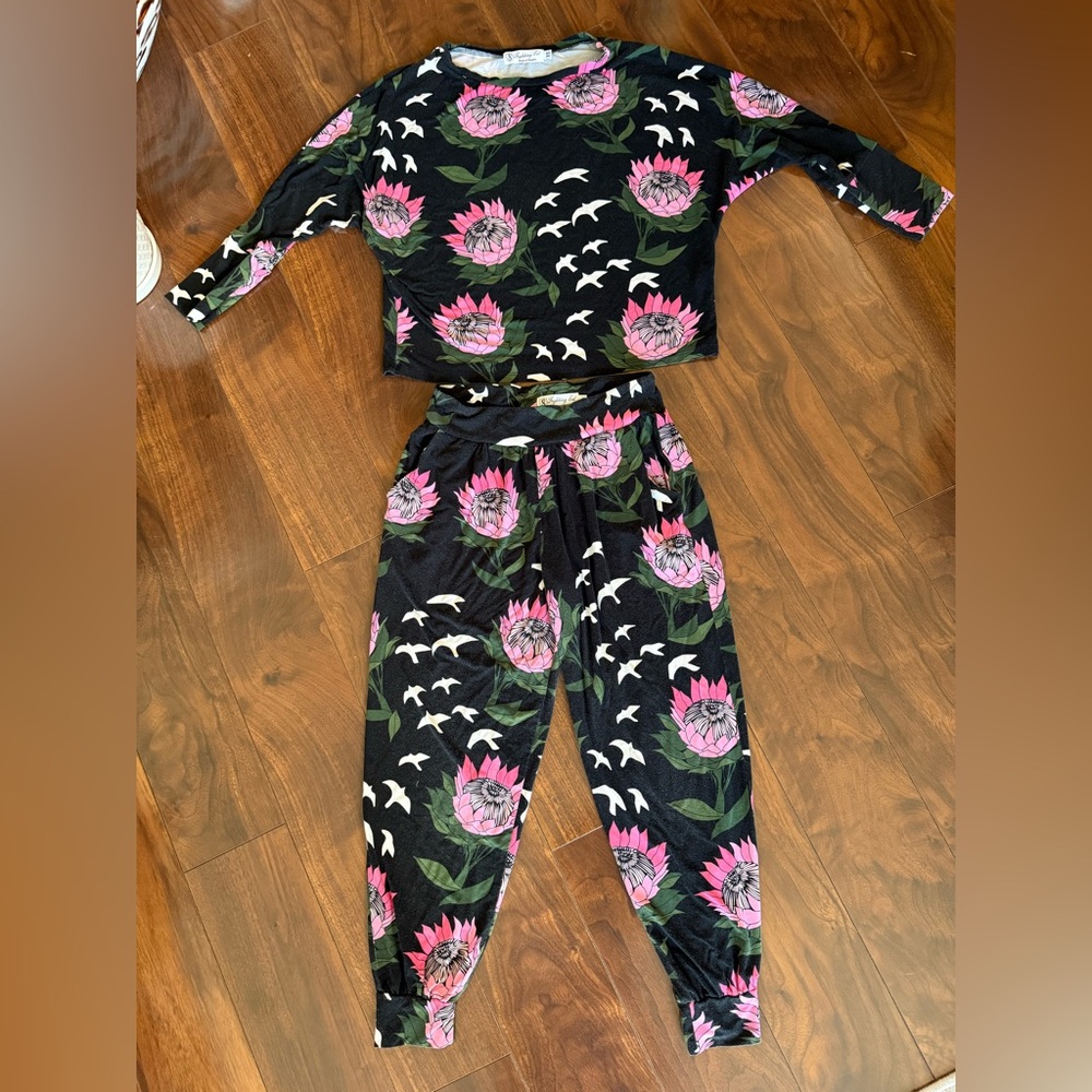 Fighting Eel Jersey Top & Pants Set RARE! Size XS